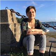 Je suis étudiante en archéologie et je souhaite partager mes connaissances en anglais, langue qui me passionne